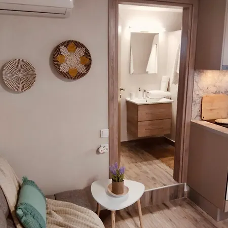 Aggelikas Apartamento *