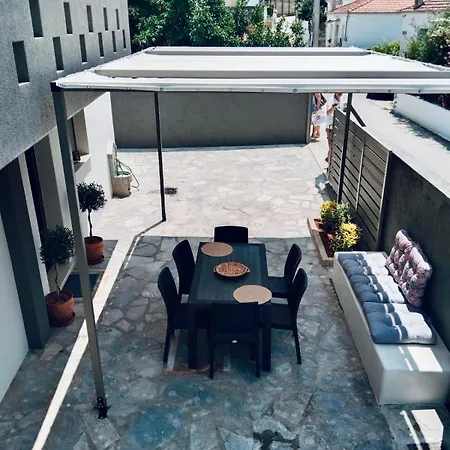 Aggelikas Apartamento *